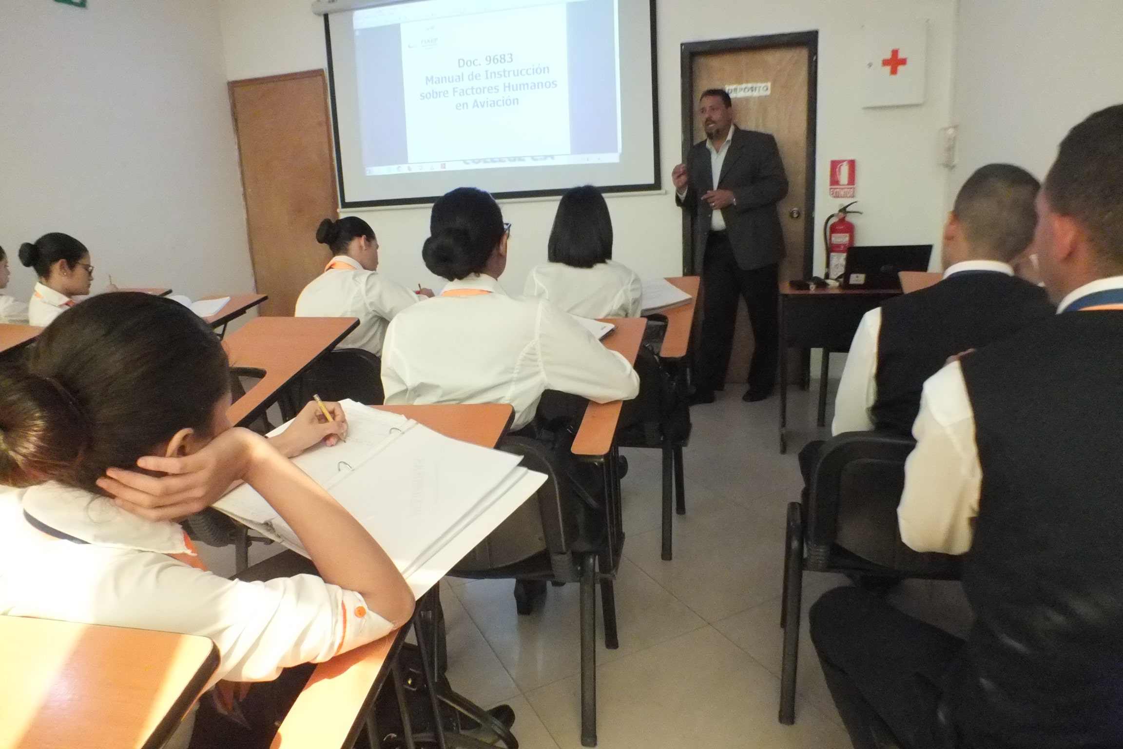 Factor humano en aviacion Curso tripulante de cabina fiaep aerotraining